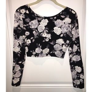 Black and while cropped long sleeve top